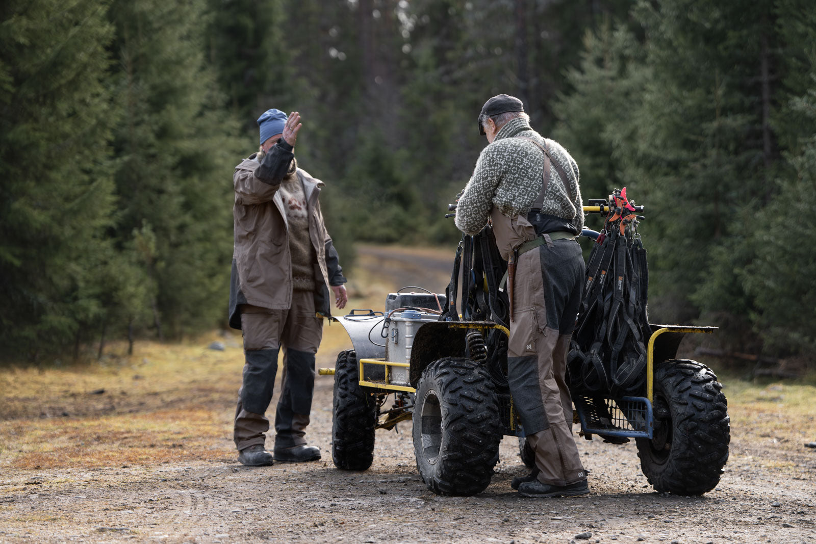 Arctic shell bib pants (2)
